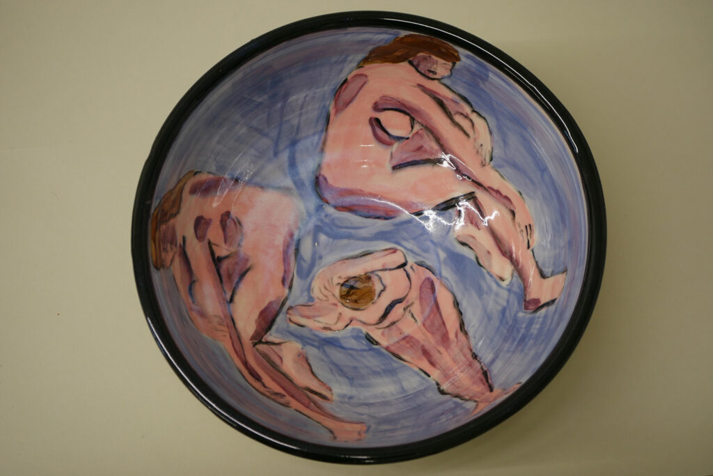 <p style="font-size: 16px; line-height: 150%;"><strong style="font-size: 16px; line-height: 150%;"> Three-figures Bowl</strong>, inside<br>
Handpainted Underglaze on Stoneware</p>