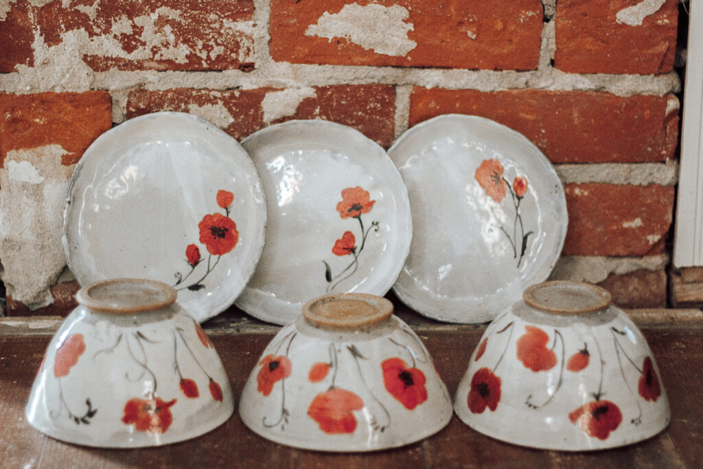 <p style="font-size: 16px; line-height: 150%;"><strong>Poppy Set&emsp;</strong><br /> 
	3 bowls, 3 plates (6&frac12;&rdquo;)<br>
<strong>$195</strong></p>