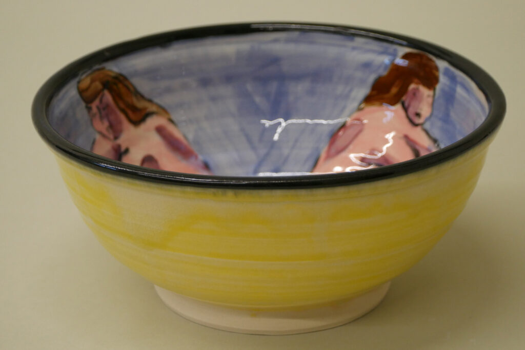 <p style="font-size: 16px; line-height: 150%;"><strong style="font-size: 16px; line-height: 150%;">Three-figures Bowl</strong><br>
outside </p>