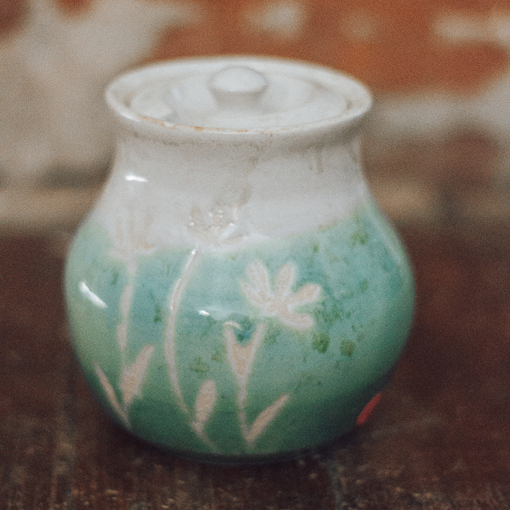 <p style="font-size: 16px; line-height: 150%;"><strong>Turquoise Honey Pot</strong>&emsp;<br />
2 cups<br />
<strong>$45</strong></p>